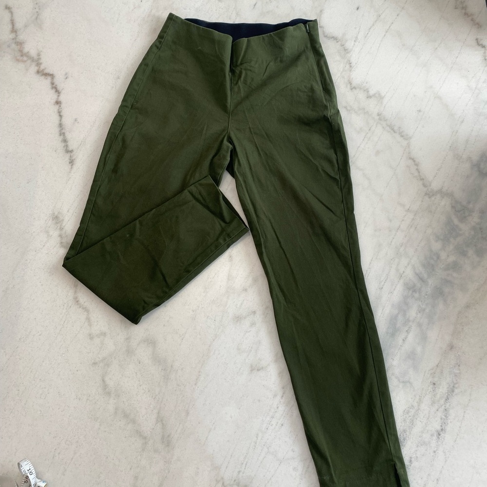 Old Navy - Adorable green pants with elastic waistband - Size 6